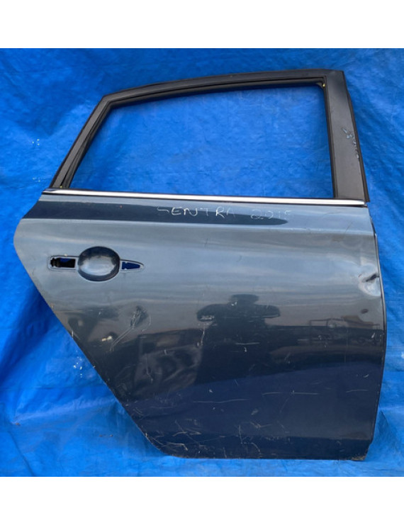 Porta Traseira Direita Sentra 2014 2015 2016 / Detalhe