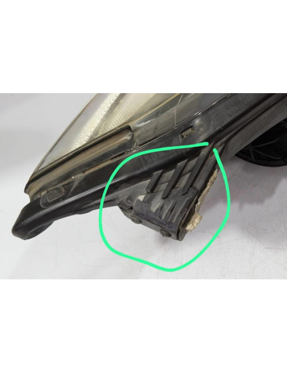 Farol Esquerdo Kia Cerato 2014 - 2018 / Detalhes