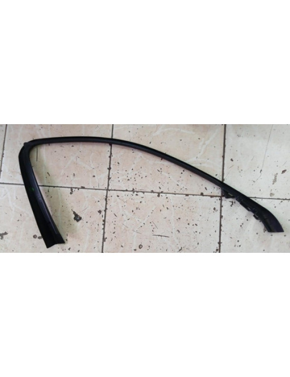 Moldura Arco Porta Dianteira Direita C180 07-14 A2047250271