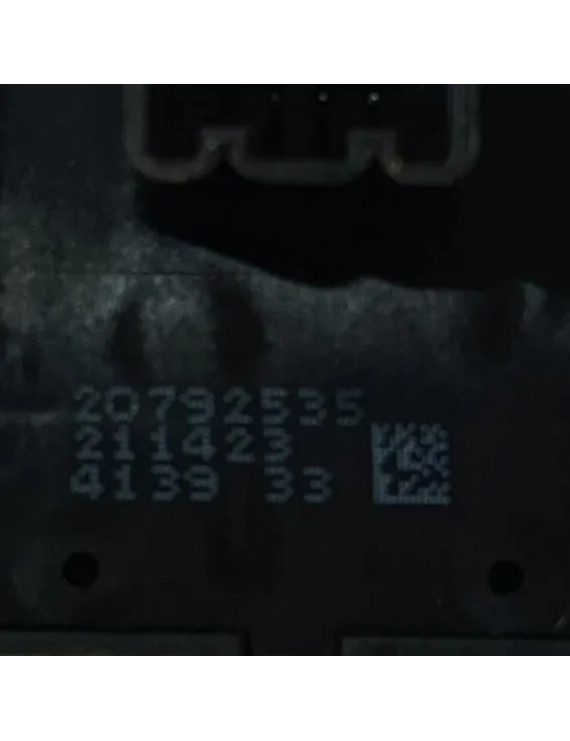 Botão De Vidro Traseiro Tracker 2013 2014 2015 2016