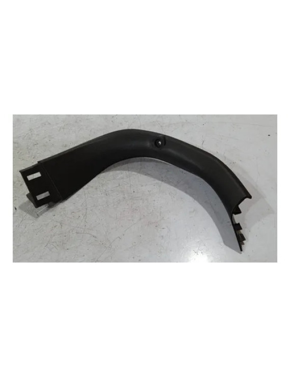 Moldura Esquerda Da Tampa Traseira Bmw 135 2015