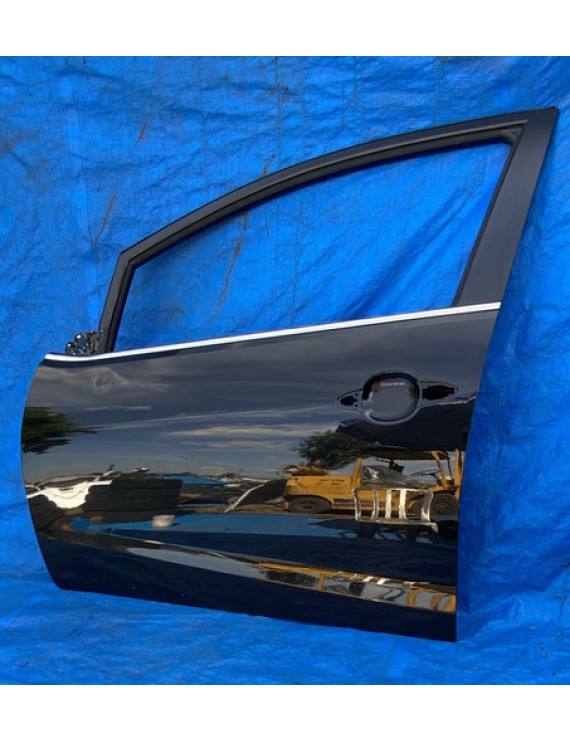 Porta Dianteira Esquerda Cerato 2013 2014 2015 2016 Detalhe