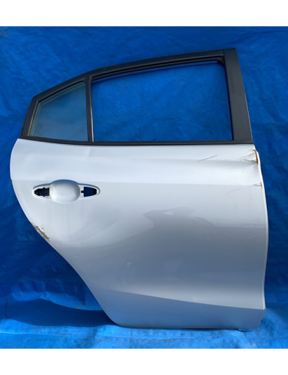 Porta Traseira Direita Yaris Sedan 2019 A 2023 / Detalhe Prateado