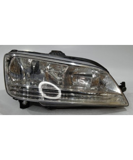 Farol Direito Fiat Ideia 2005 2006 07 08 2009 2010 / Detalhe
