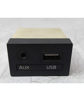 Entrada Aux Usb Auxiliar Cerato 2014 - 2019 Preto