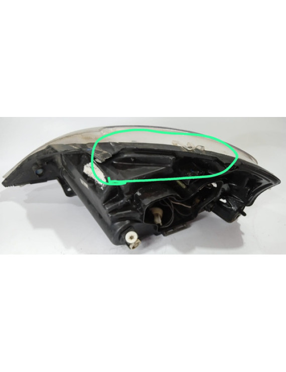 Farol Direito Citroen C3 2002 - 2010 / Detalhe