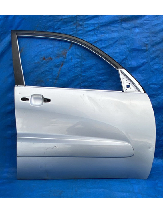 Porta Dianteira Direita Rav4 2000 Á 2005 / Detalhes
