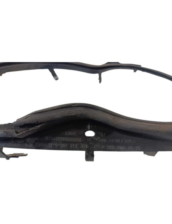 Moldura Vedação Farol Esquerdo Mercedes C320 2001 - 2005