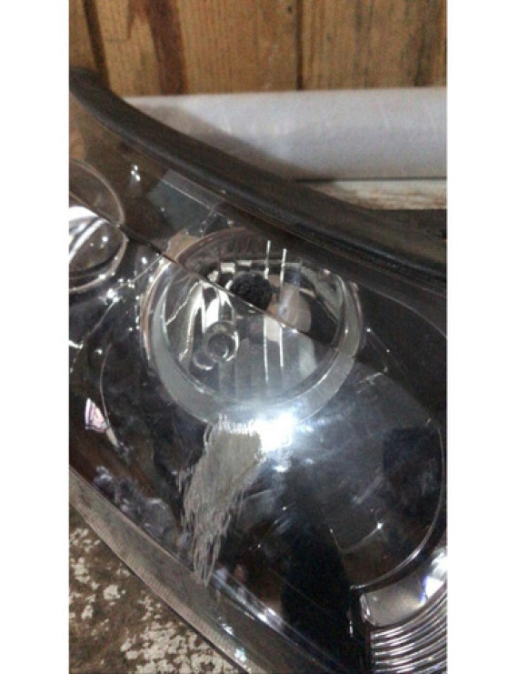 Farol Kia Sportage Direito 2011 - 2015 / Avaria
