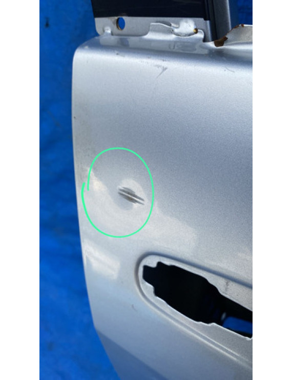 Porta Dianteira Direita Rav4 2000 Á 2005 / Detalhes