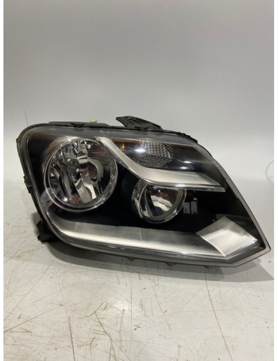 Farol Direito Amarok 2011 2012 2013 2014 / Detalhe