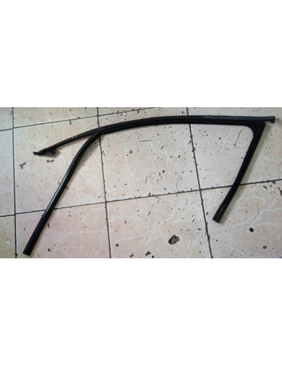 Moldura Porta Dianteira Esquerda Central Bmw 135i 2015  