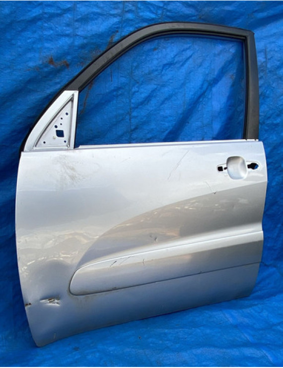 Porta Dianteira Esquerda Rav4 2000 Á 2005 / Detalhe