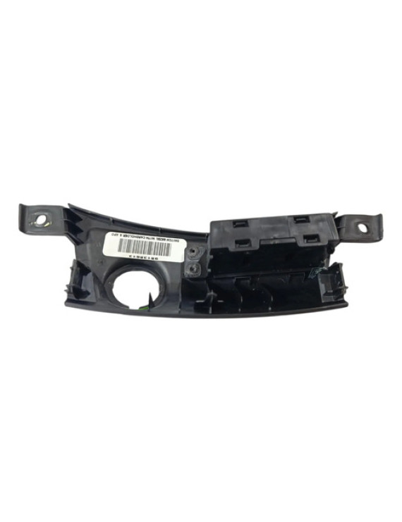 Moldura Acabamento Tomada 12v Tracker 2015 - 2018 Preto