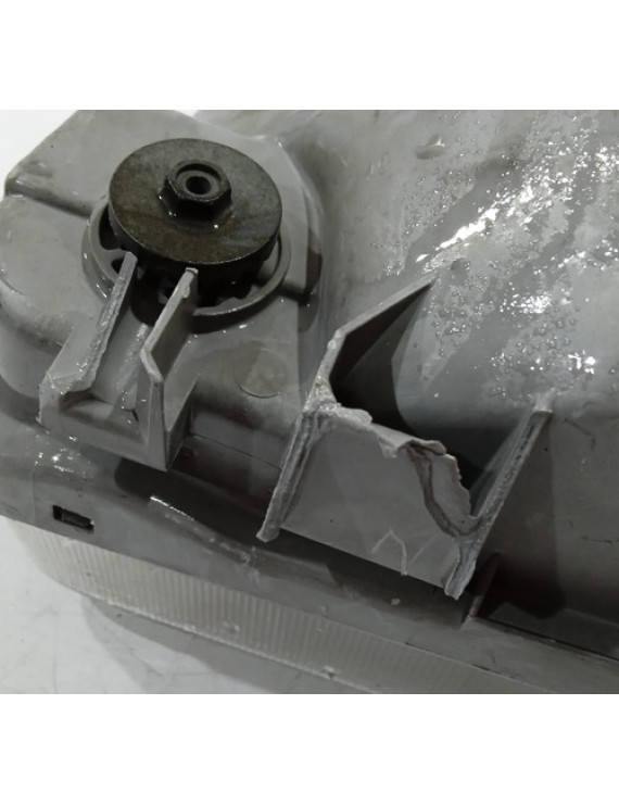 Farol Esquerdo Hilux 1992 1993 1994 1995 / Detalhe