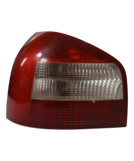 Lanterna Esquerda Audi A3 2001 - 2005 / Detalhe Esquerdo/motorista Vermelho Lanterna Esquerda Audi A3 2001 - 2005 / Detalhe Esquerdo/motorista Vermelho