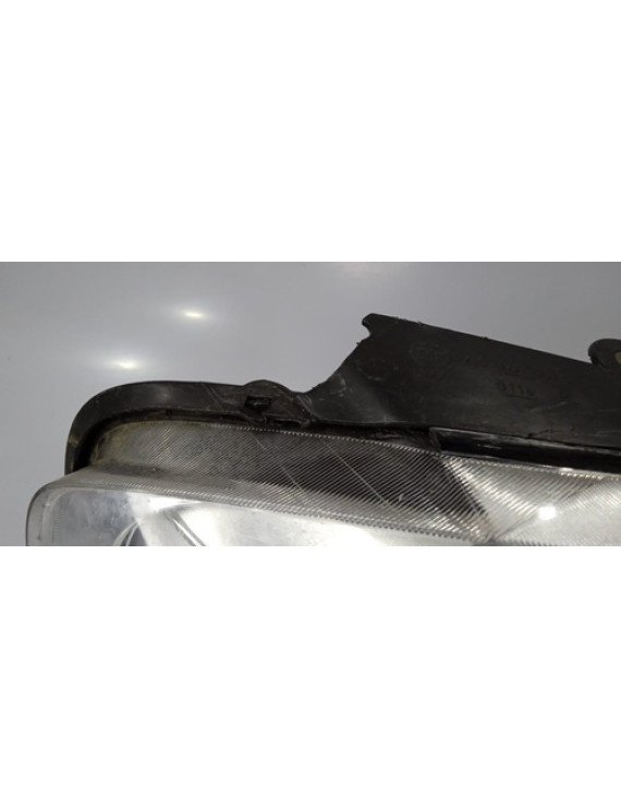 Farol Direito Spacefox Fox 2006 - 2011 / Avaria