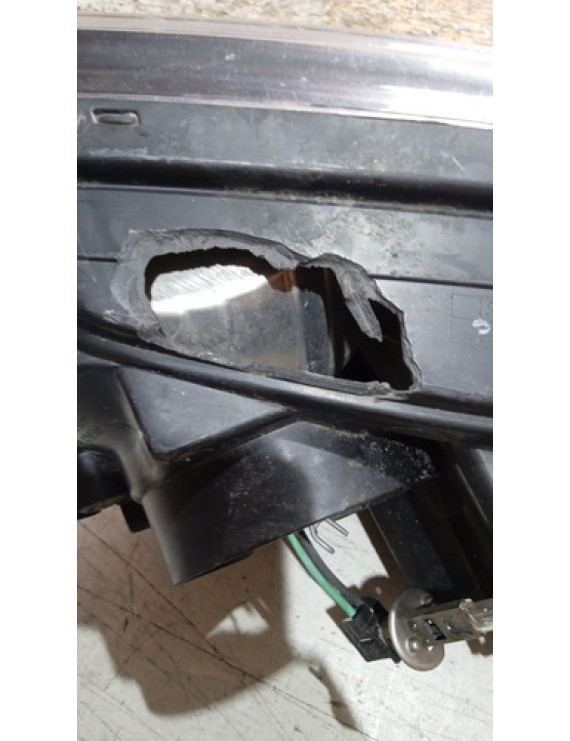 Farol Direito Kia Cerato 2008 - 2013 / Avaria