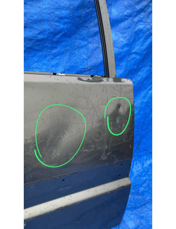 Porta Traseira Direita Mitsubishi L200 Gls 1998-2002 Detalhe