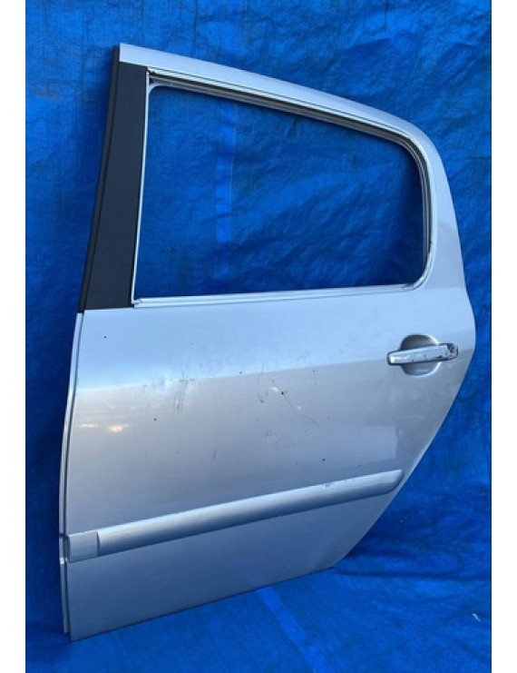 Porta Traseira Esquerda Peugeot 307 2002 A 2012 Detalhe Traseira Esquerda Prateado