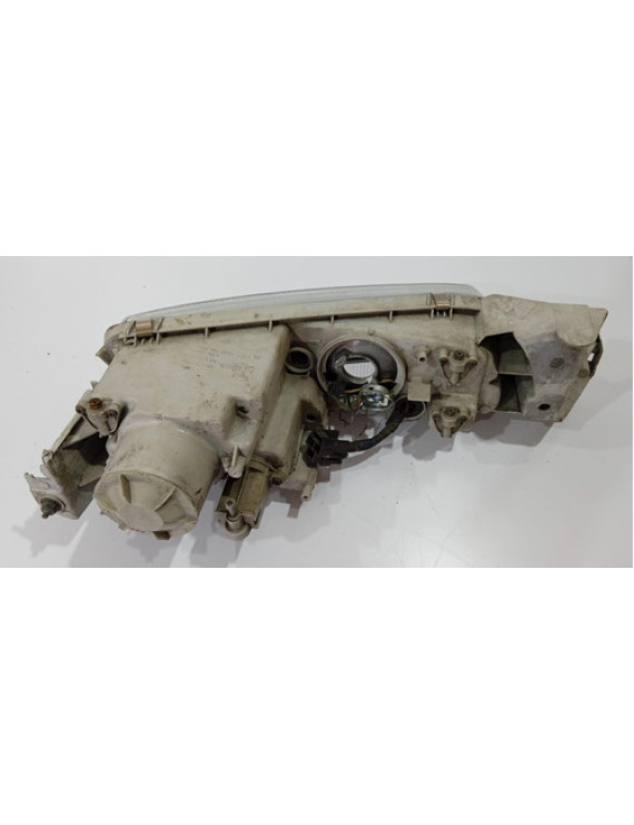 Farol Direita Mazda 626 1993 - 1997 / Detalhe