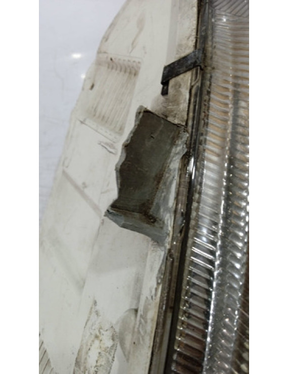 Farol Direito Mercedes Sprinter 2001 2002 2003 / Detalhe