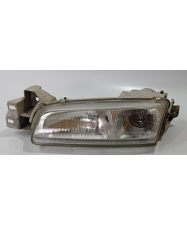 Farol Direita Mazda 626 1993 - 1997 / Detalhe