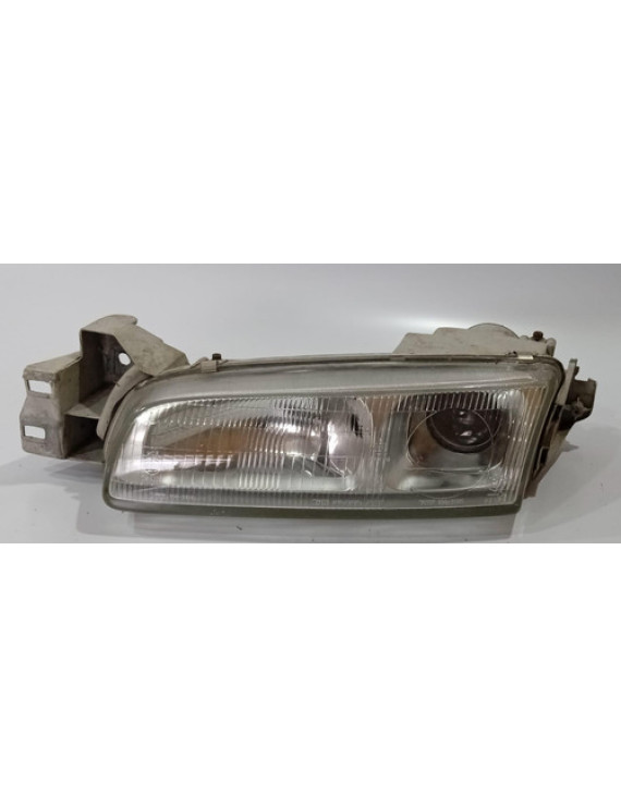 Farol Direita Mazda 626 1993 - 1997 / Detalhe