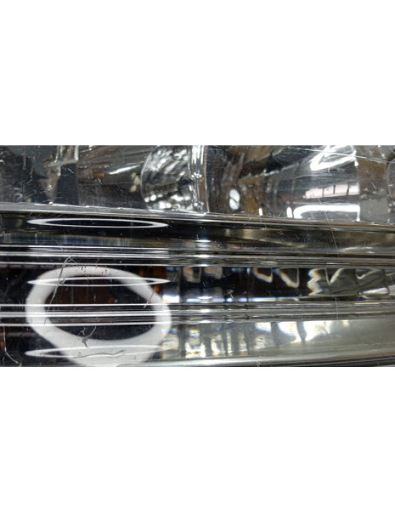 Farol Direito Fiat Ideia 2005 2006 07 08 2009 2010 / Detalhe