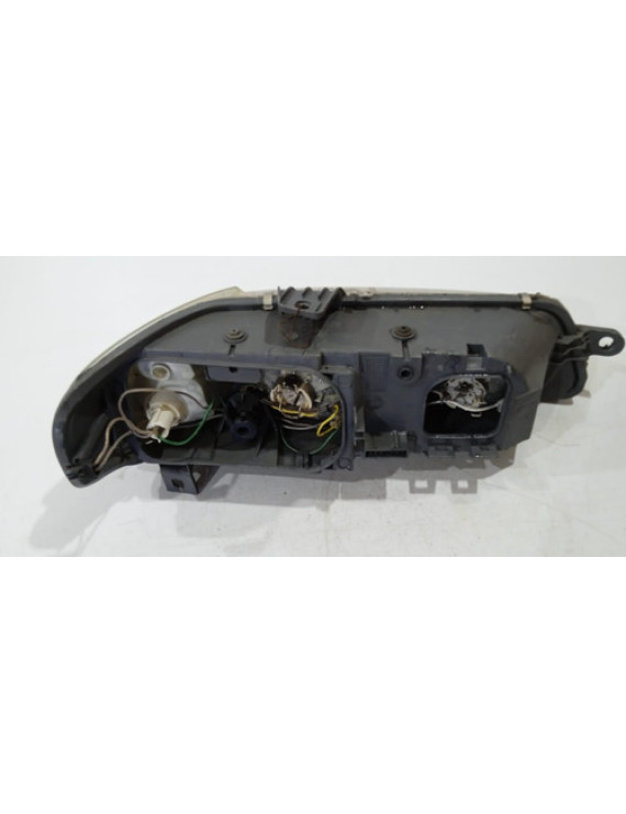 Farol Esquerdo Fiat Strada 2001 2002 2003 2004 / Detalhe
