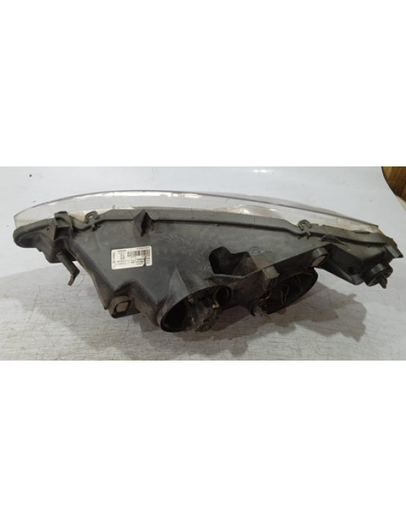 Farol Direito Peugeot 307 2001 - 2006 / Detalhe Direito