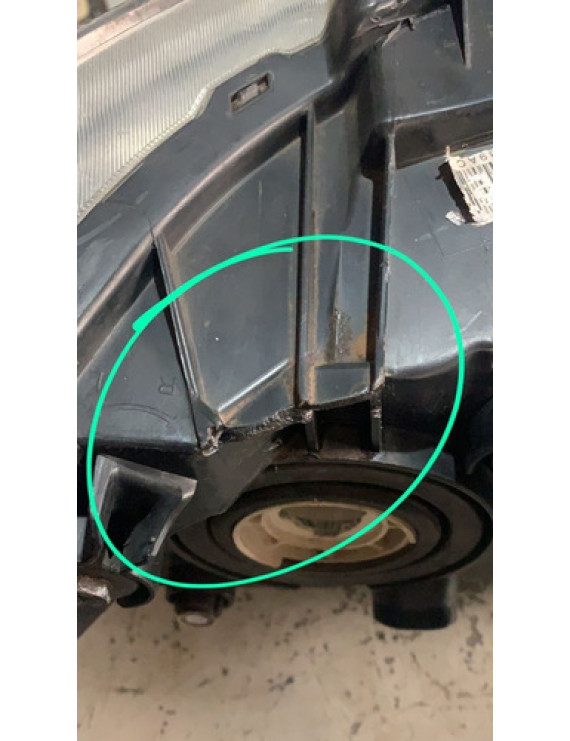 Farol Esquerdo Dodge Journey 2.7 2009 / Avaria
