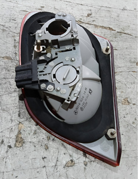 Lanterna Tampa Ld Direito Mercedes E200 E320 1996 - 2000 Direito Bicolor