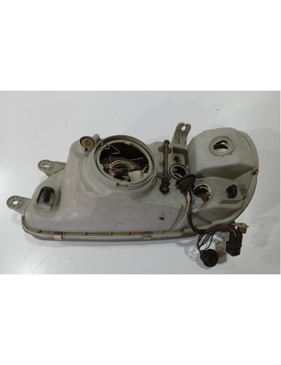 Farol Direito Kia Carnival 2001 / Avaria