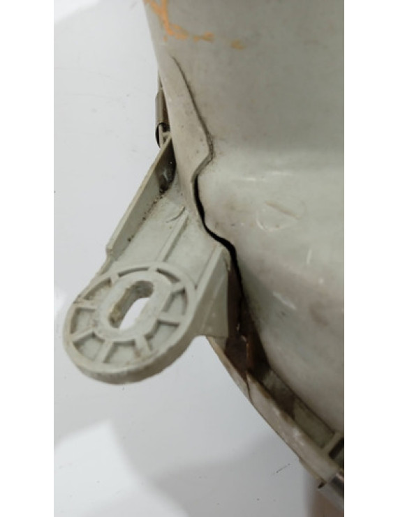 Farol Direito Kia Carnival 2001 / Avaria
