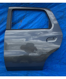 Porta Traseira Esquerda Chevrolet Spin 2012 A 2020 / Detalhe