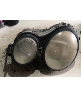 Farol Esquerdo Mercedes E320 1996 / Avaria