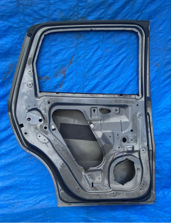 Porta Traseira Esquerda Chevrolet Spin 2012 A 2020 / Detalhe