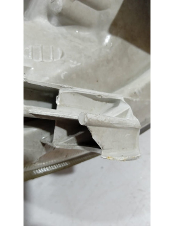 Farol Esquerdo Corolla Fielder 2003 - 2008 / Detalhe