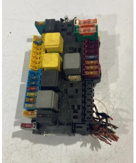 Caixa Fusíveis Extern Mercedes Gla200 1.6 2016 / A2469067100 Caixa Fusíveis Extern Mercedes Gla200 1.6 2016 / A2469067100