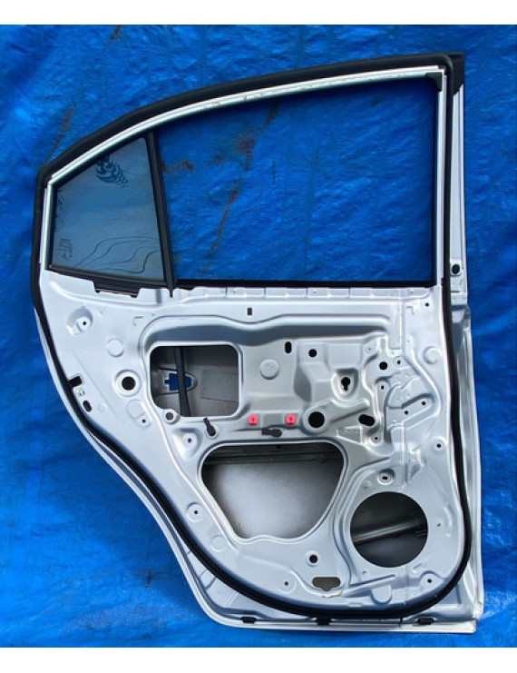 Porta Traseira Esquerda Yaris Sedan 2019 A 2023 Avaria