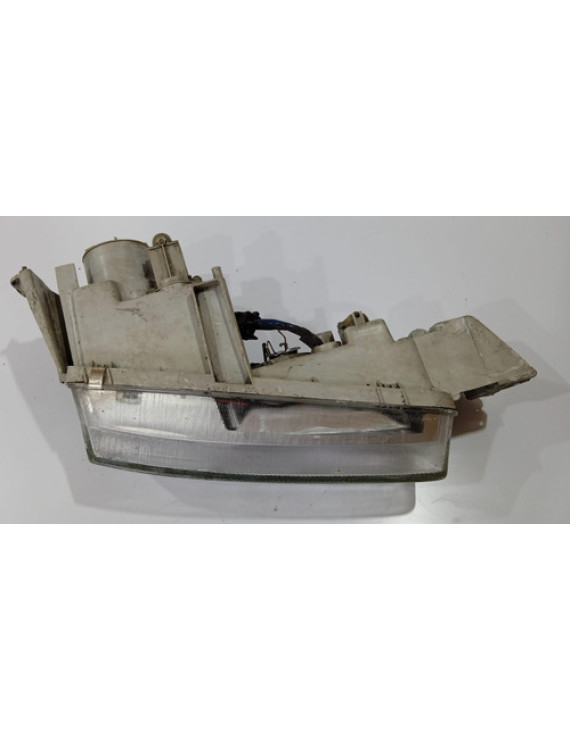 Farol Direita Mazda 626 1993 - 1997 / Detalhe