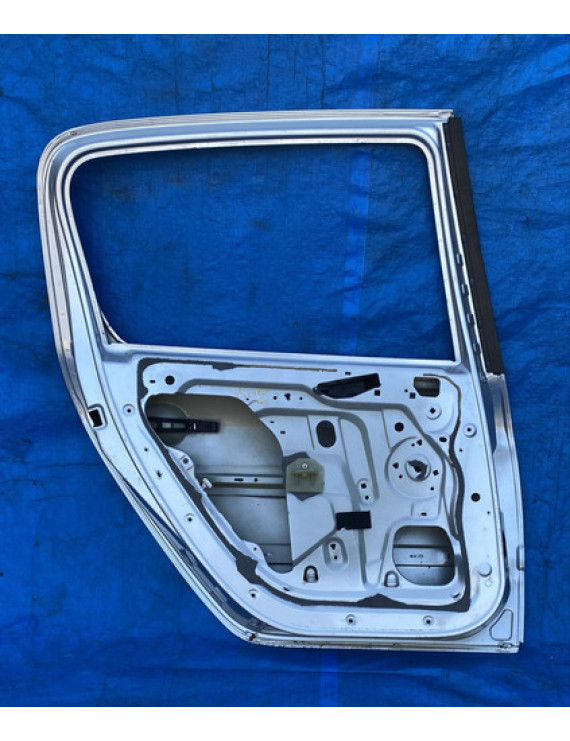 Porta Traseira Esquerda Peugeot 307 2002 A 2012 Detalhe Traseira Esquerda Prateado