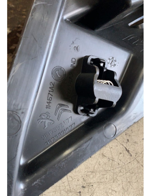 Acabamento Porta Malas Direito Peugeot 3008 2019 9810352177