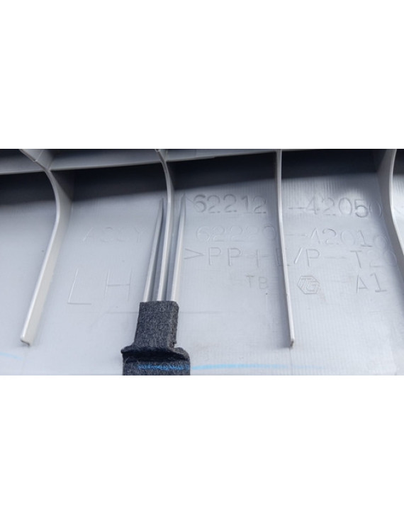 Moldura Esquerda Parabrisa Toyota Rav4 2000 - 2005