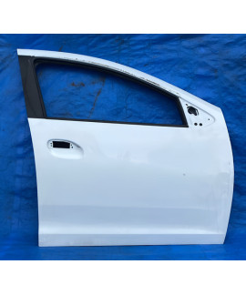 Porta Dianteira Direita Sandero 2014 A 2020 / Detalhe Dianteira Direita Branco