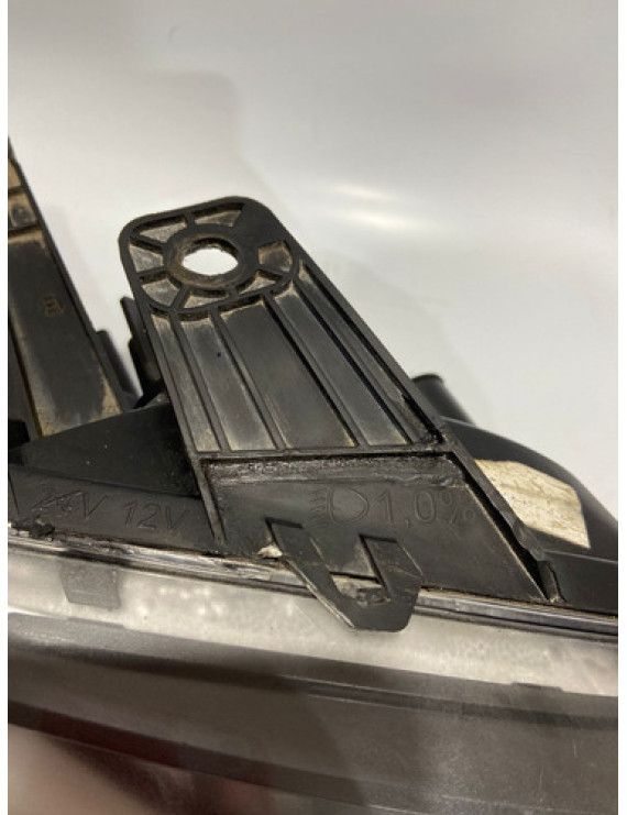 Farol Direito Amarok 2011 2012 2013 2014 / Detalhe