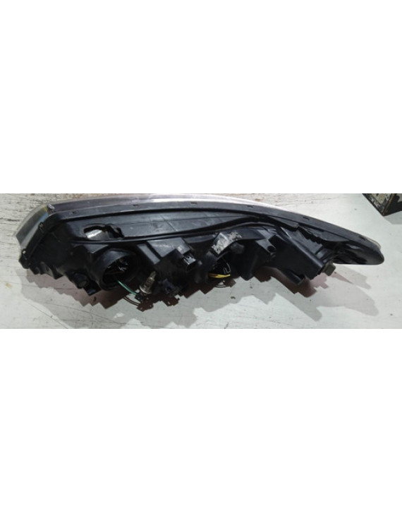 Farol Direito Kia Cerato 2008 - 2013 / Avaria