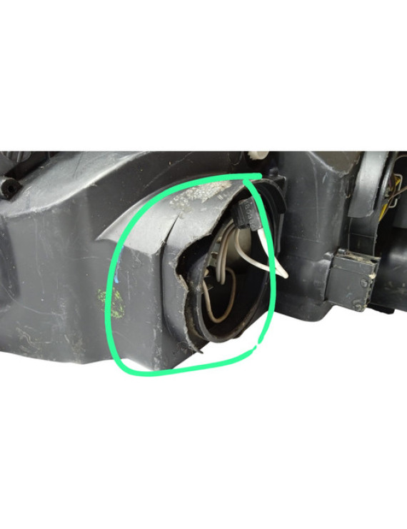 Farol Direito Corsa Montana 2008 - 2012 / Detalhe Direito/passageiro