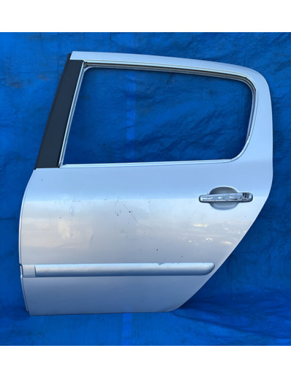 Porta Traseira Esquerda Peugeot 307 2002 A 2012 Detalhe Traseira Esquerda Prateado